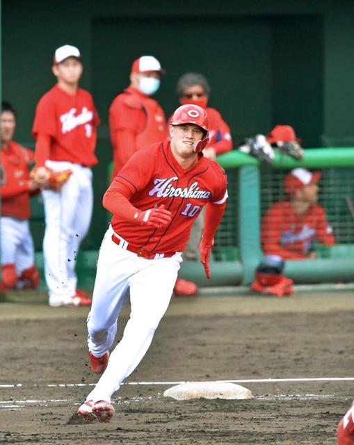 広島・クロン いきなり3安打1打点!鮮烈初シート打撃