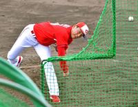 　ランチ特打で投げ込む栗林（撮影・立川洋一郎）