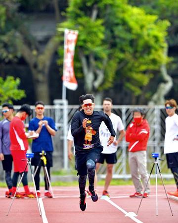 　紅白戦でアピールを目指す遠藤