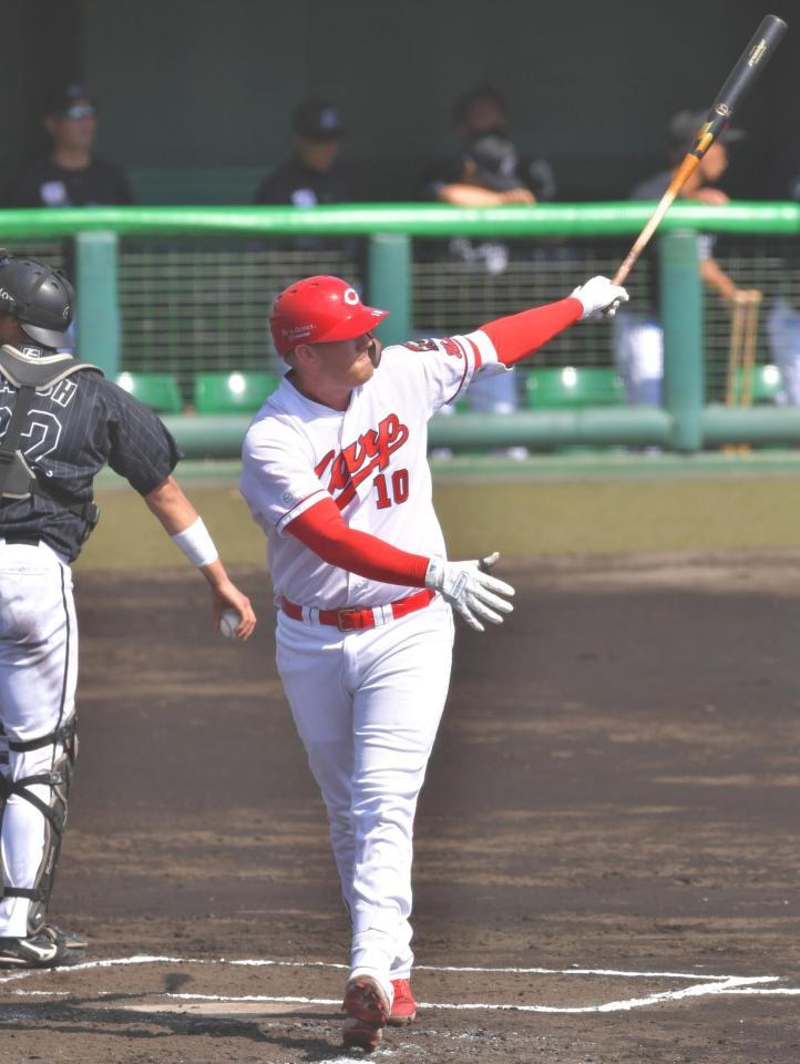 　１回、三振に倒れるクロン（撮影・立川洋一郎）