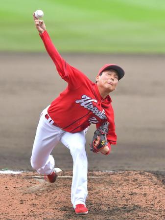 ６回裏に登板し１イニングを無失点に抑えた広島・栗林良吏＝沖縄セルラースタジアム那覇（撮影・立川洋一郎）