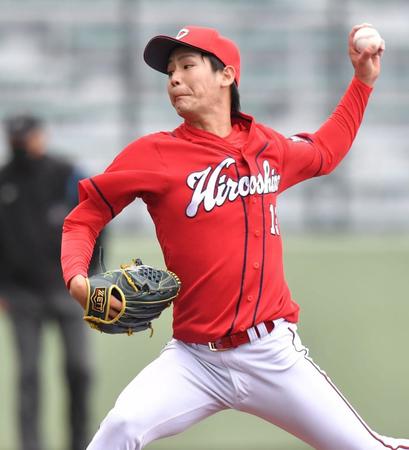 ７回に登板し力投する広島・森浦大輔＝沖縄セルラースタジアム那覇（撮影・西岡正）