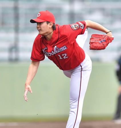 ８回に登板し力投する広島・大道温貴＝沖縄セルラースタジアム那覇（撮影・西岡正）
