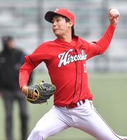 ７回に登板し力投する広島・森浦大輔＝沖縄セルラースタジアム那覇（撮影・西岡正）