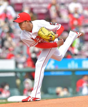 　先発しヤクルト打線を相手に力投する広島・森下（撮影・立川洋一郎）