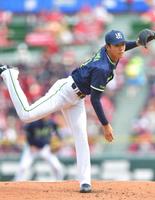 　力投する先発のヤクルト・奥川（撮影・立川洋一郎）