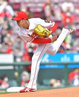 　先発しヤクルト打線を相手に力投する広島・森下（撮影・立川洋一郎）