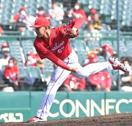 　力投する中村祐（撮影・高部洋祐）