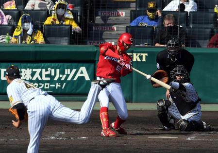　４回、大盛は右前に適時打を放つ（撮影・山口登）