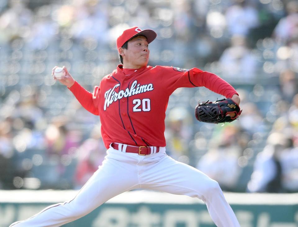 　８回を無失点に抑える栗林（撮影・田中太一）