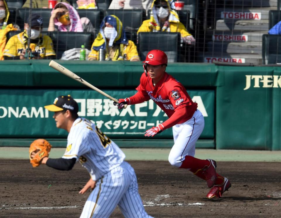 　４回、大盛は右前に適時打を放つ（撮影・山口登）