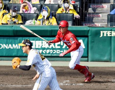 ４回、大盛は右前に適時打を放つ。投手・斎藤（撮影・山口登）