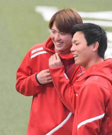 　笑顔の森下（撮影・金田祐二）