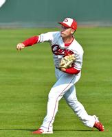 　キャッチボールをして調整する中村祐