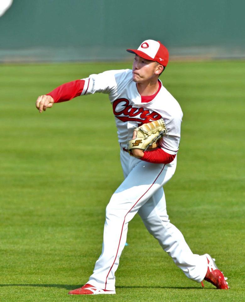 　キャッチボールをして調整する中村祐