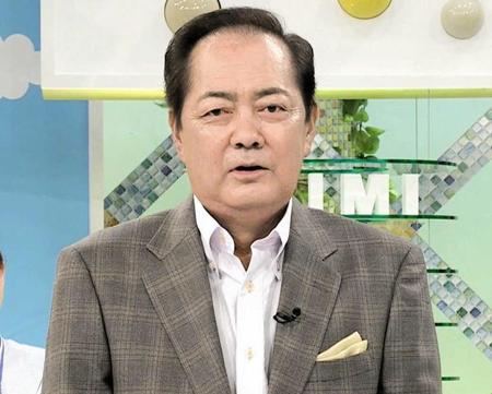 視聴者に向けてスタジオ復帰を伝える北別府学氏（広島ホームテレビ提供）