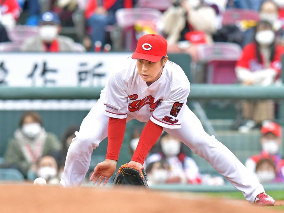 ４回、グラシアルの打球を処理　