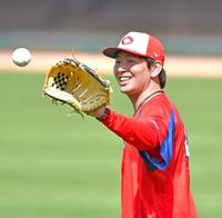 開幕投手へ向けた準備も整い、明るい表情を見せる広島・大瀬良大地＝マツダスタジアム（撮影・立川洋一郎）