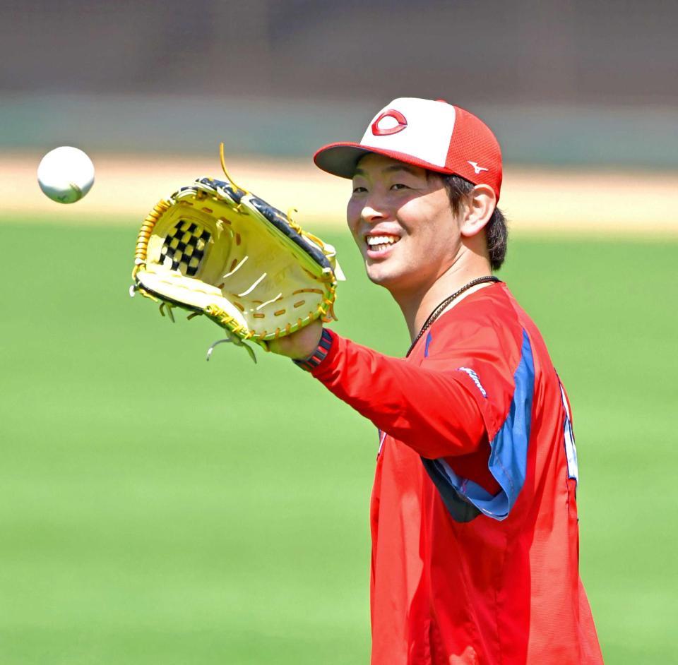 　開幕投手へ向けた準備も整い、明るい表情を見せる大瀬良（撮影・立川洋一郎）