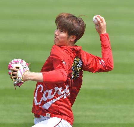 キャッチボールで調整し登板に備える森下