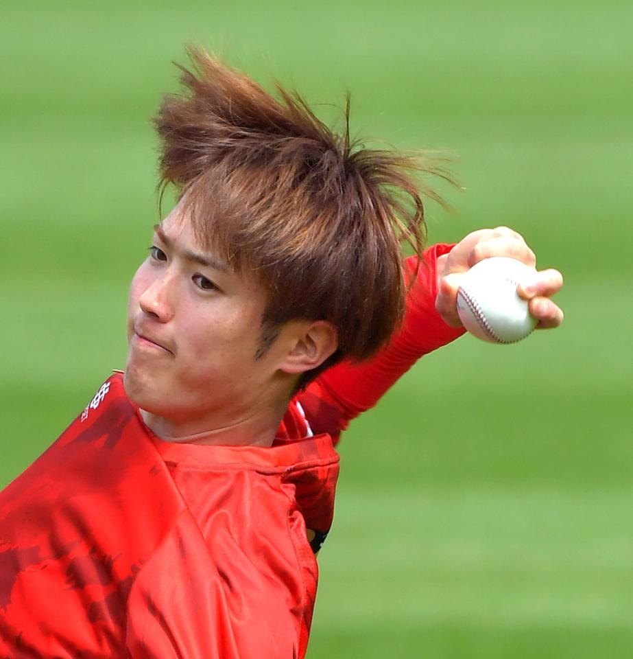 キャッチボールで調整し登板に備える森下