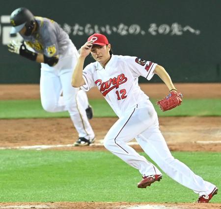 　８回、大山を併殺打に仕留める大道