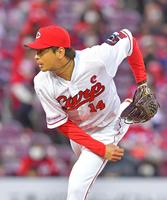 巨人打線を相手に力投する先発の広島・大瀬良大地＝マツダスタジアム（撮影・立川洋一郎）