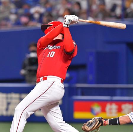 　２回、先制適時打を放つクロン（撮影・立川洋一郎）