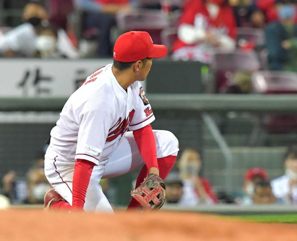 　適時エラーにしてしまう安部（撮影・立川洋一郎）