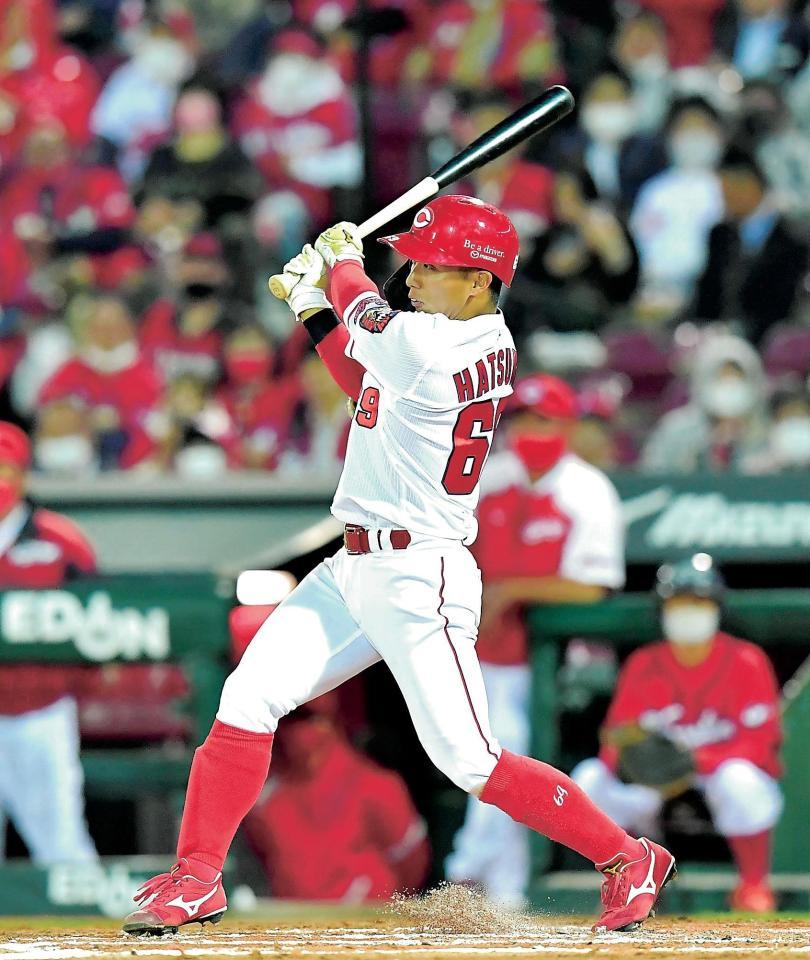 ３回、３点適時三塁打を放つ羽月（撮影・立川洋一郎）