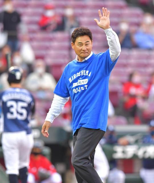 広島のレジェンド　前田智徳氏が始球式　マウンド前方からストライク投球