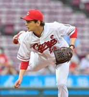 　西武打線を相手に力投する先発の大瀬良（撮影・立川洋一郎）