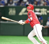 １９日のＤｅＮＡ戦で８回、プロ初本塁打となるソロを放った中村奨