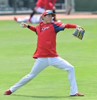 　練習に参加して汗を流す森下（撮影・立川洋一郎）