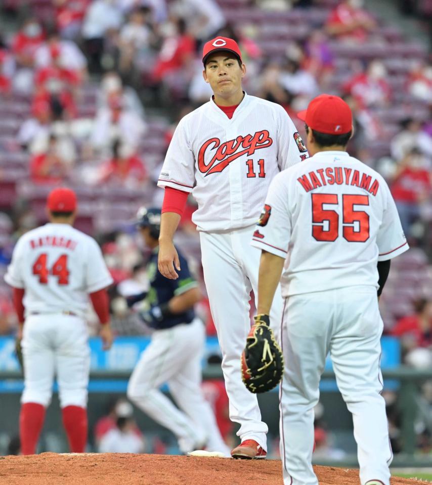 　３回、オスナ（左）に３ランを浴びた九里