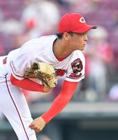 中日打線を相手に力投する広島先発の玉村（撮影・立川洋一郎）