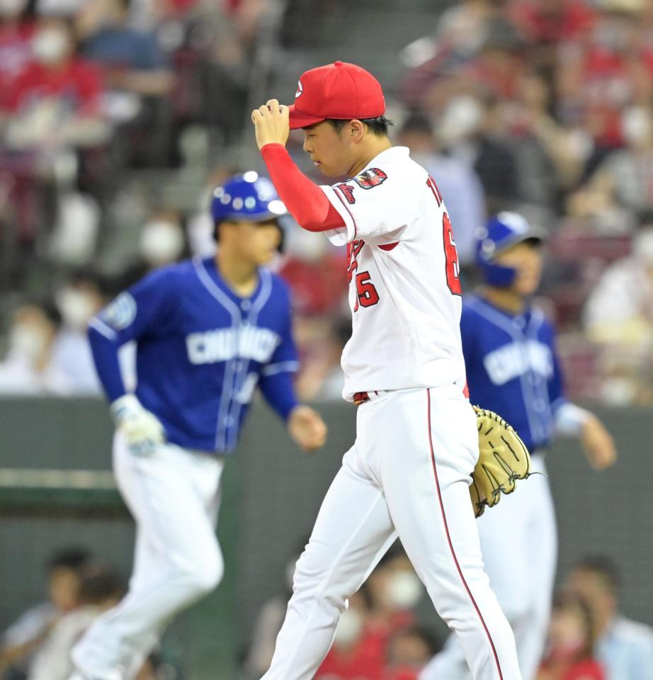 　５回、三ツ俣に２点適時三塁打を打たれて勝ち越しを許した玉村（撮影・立川洋一郎）