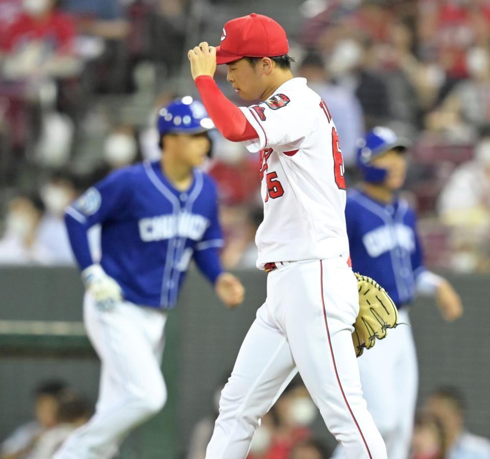 　５回、三ツ俣に２点適時三塁打を打たれて勝ち越しを許した玉村（撮影・立川洋一郎）