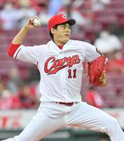 　ＤｅＮＡ打線を相手に力投する先発の九里（撮影・立川洋一郎）