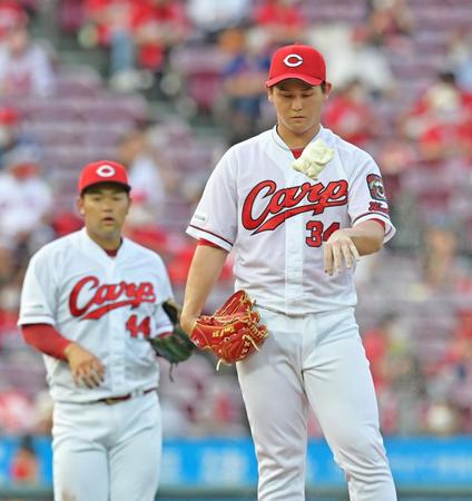 　２回、先制を許しマウンドでロジンを手にする高橋昂（撮影・立川洋一郎）