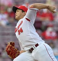 　ＤｅＮＡ打線を相手に力投する先発の高橋昂（撮影・立川洋一郎）