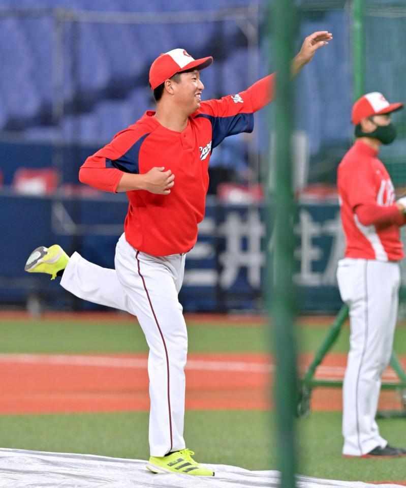 　１軍に合流しマウンドの感触を確かめる塹江（撮影・立川洋一郎）