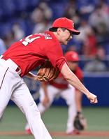 　中日打線を相手に力投する先発の大瀬良（撮影・立川洋一郎）