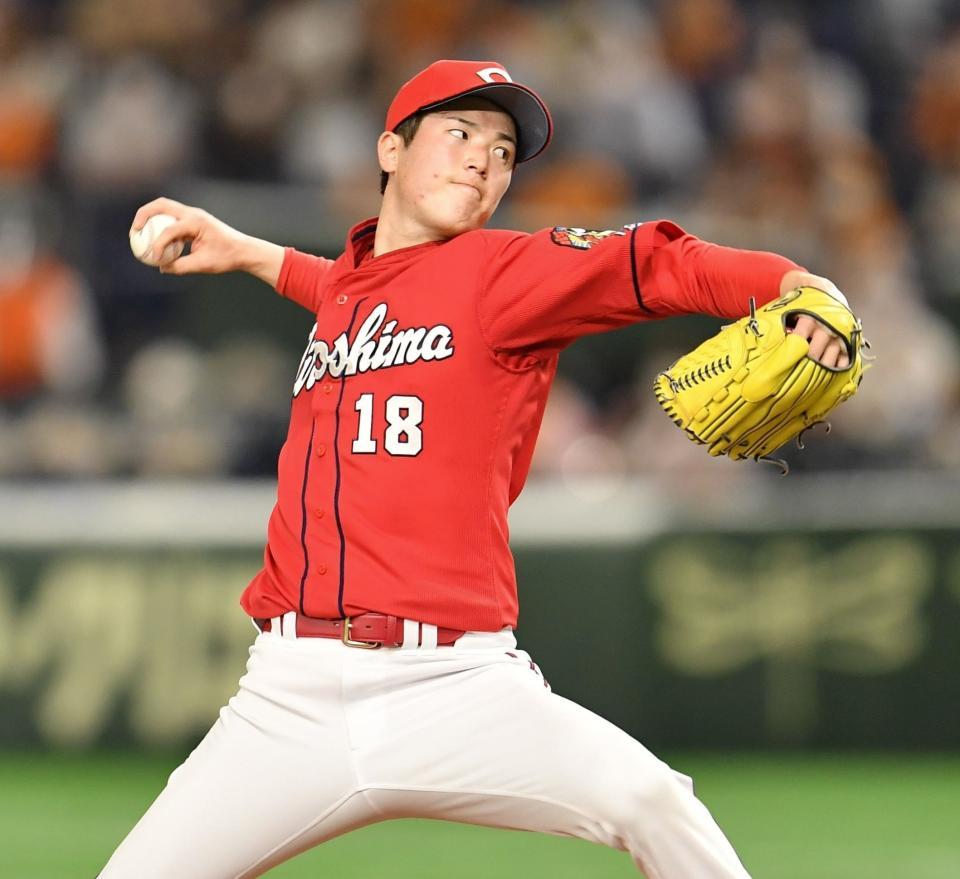 ５回、汗を飛ばしながら力投する森下（撮影・西岡正）