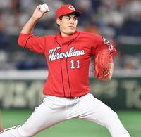 　巨人打線を相手に力投する九里（撮影・西岡正）