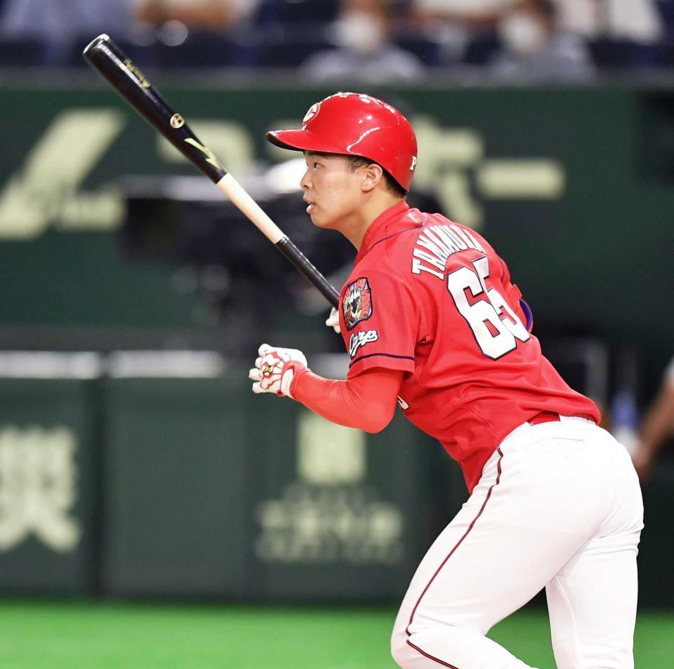 　２回、中越えに２点二塁打を放つ