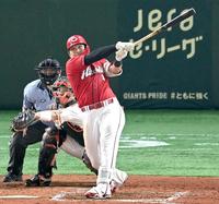 ７回、中越え３ランを放った鈴木