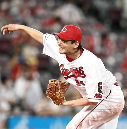 　気迫の投球を見せる大瀬良（撮影・飯室逸平）