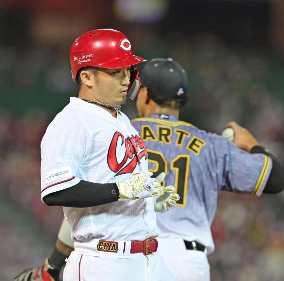 　７回、三ゴロに倒れた鈴木誠（撮影・立川洋一郎）