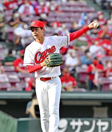 　８回表に登板し１イニングを無失点に抑えた森浦（撮影・立川洋一郎）